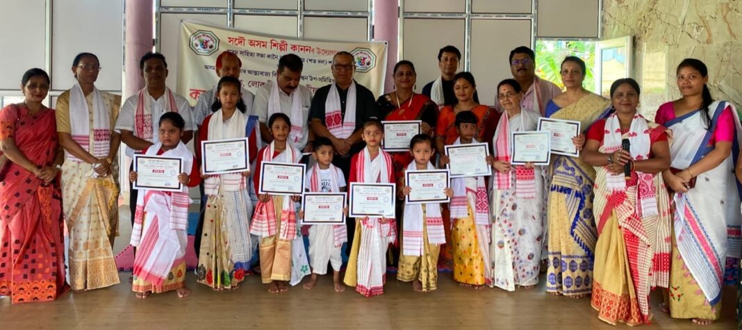 ডিব্ৰুগড়ত সদৌ অসম শিল্পী কাননৰ উদ্যোগত বৰগীত – লোকগীতৰ কৰ্মশালাৰ সামৰণি অনুষ্ঠান ডিব্ৰুগড়ত সদৌ অসম শিল্পী কাননৰ উদ্যোগত বৰগীত – লোকগীতৰ কৰ্মশালাৰ সামৰণি অনুষ্ঠান