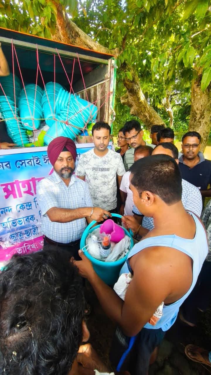বানপীড়িতৰ কাষত বিবেকানন্দ কেন্দ্ৰ বিদ্যালয় বানপীড়িতৰ কাষত বিবেকানন্দ কেন্দ্ৰ বিদ্যালয়